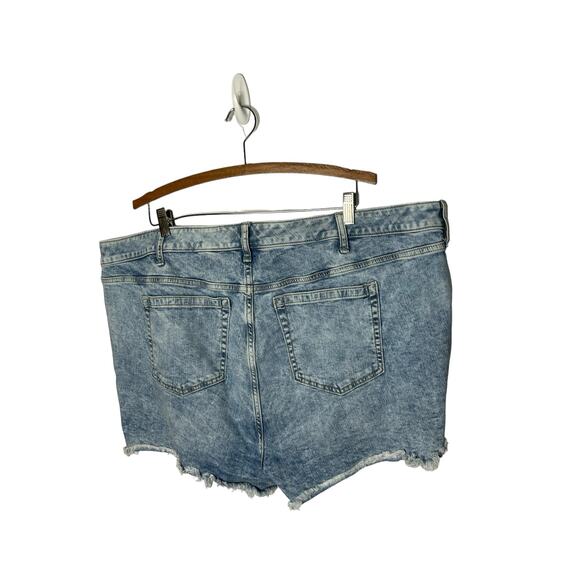 Torrid sz 26 plus 3.5 Inch Vintage Stretch Mid-Rise Short‎ - Picture 2 of 2